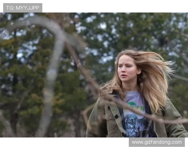 《冬天的骨头》:一场关于爱与救赎的终极审判